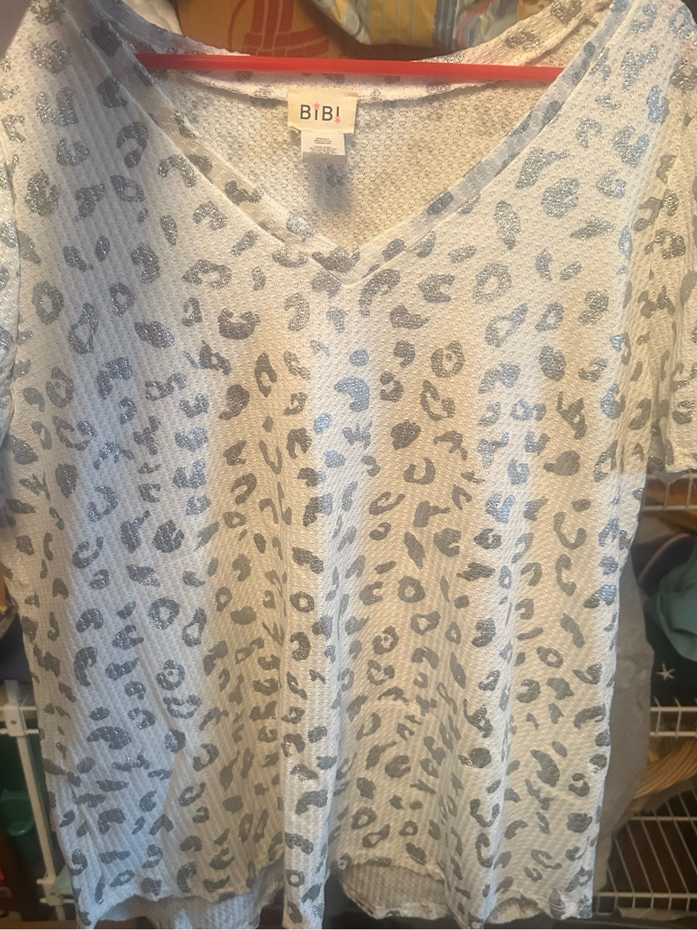 BiBi Cream V-Neck Leopard Print Short Sleeve Top NEW